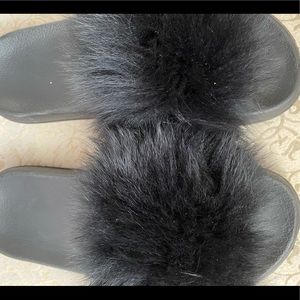 Fur slides (black) size 11
